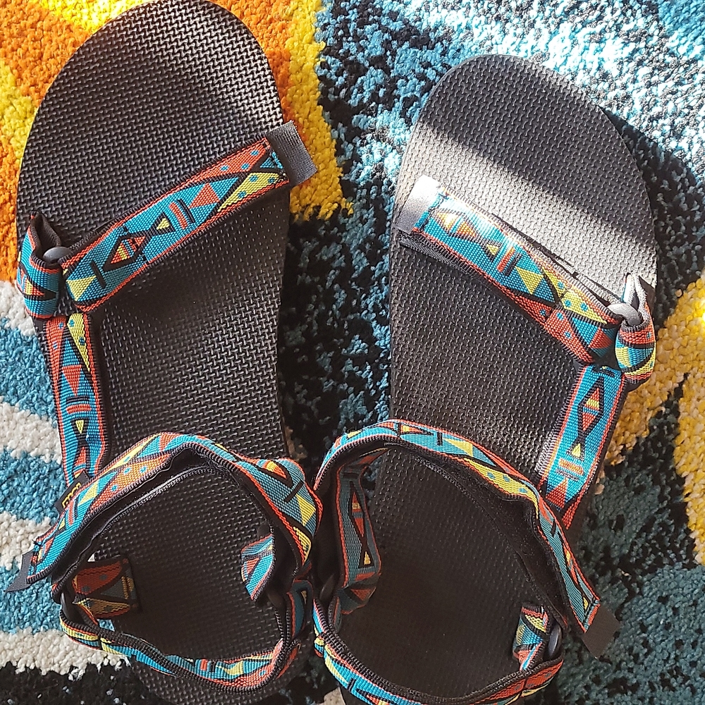 Teve S/N mens 12 in bright southwestern print